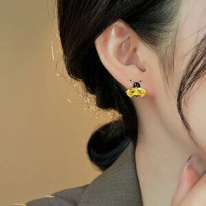NEW Golden Honeybee Yellow and Black Crystal Bee Stud Earrings